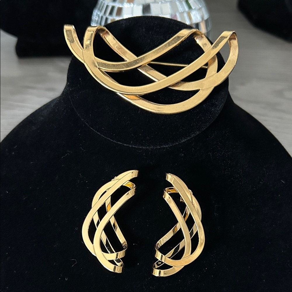 Vintage Avon Gold Tone Jewelry Set